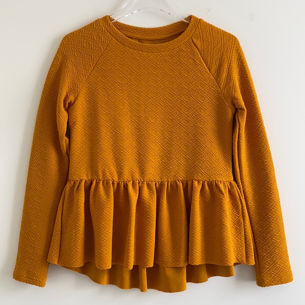 *NWOT* Sheln Long Sleeve Peplum Top